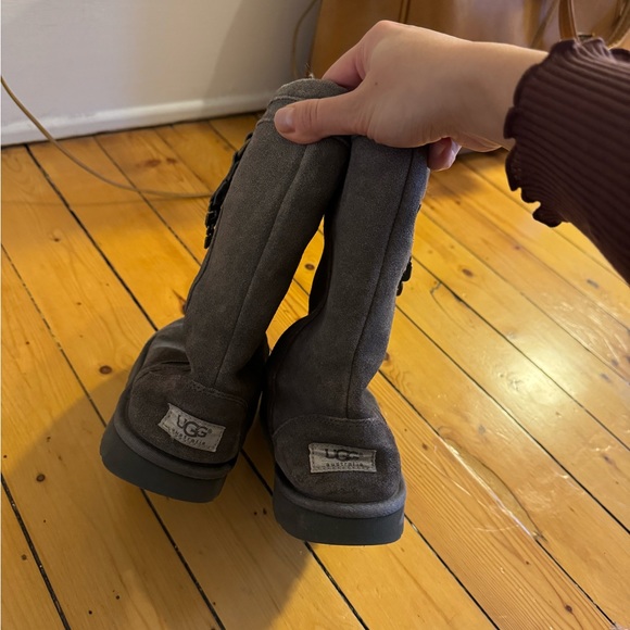 UGG boots, Grey - Picture 2 of 6